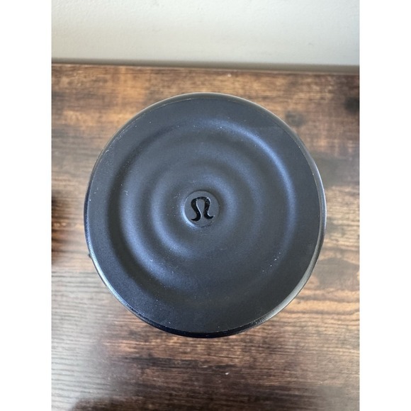 New lululemon Insulated Mug 20oz Black With Lid & Lock Coffee Tea Handle NWT - Picture 7 of 7